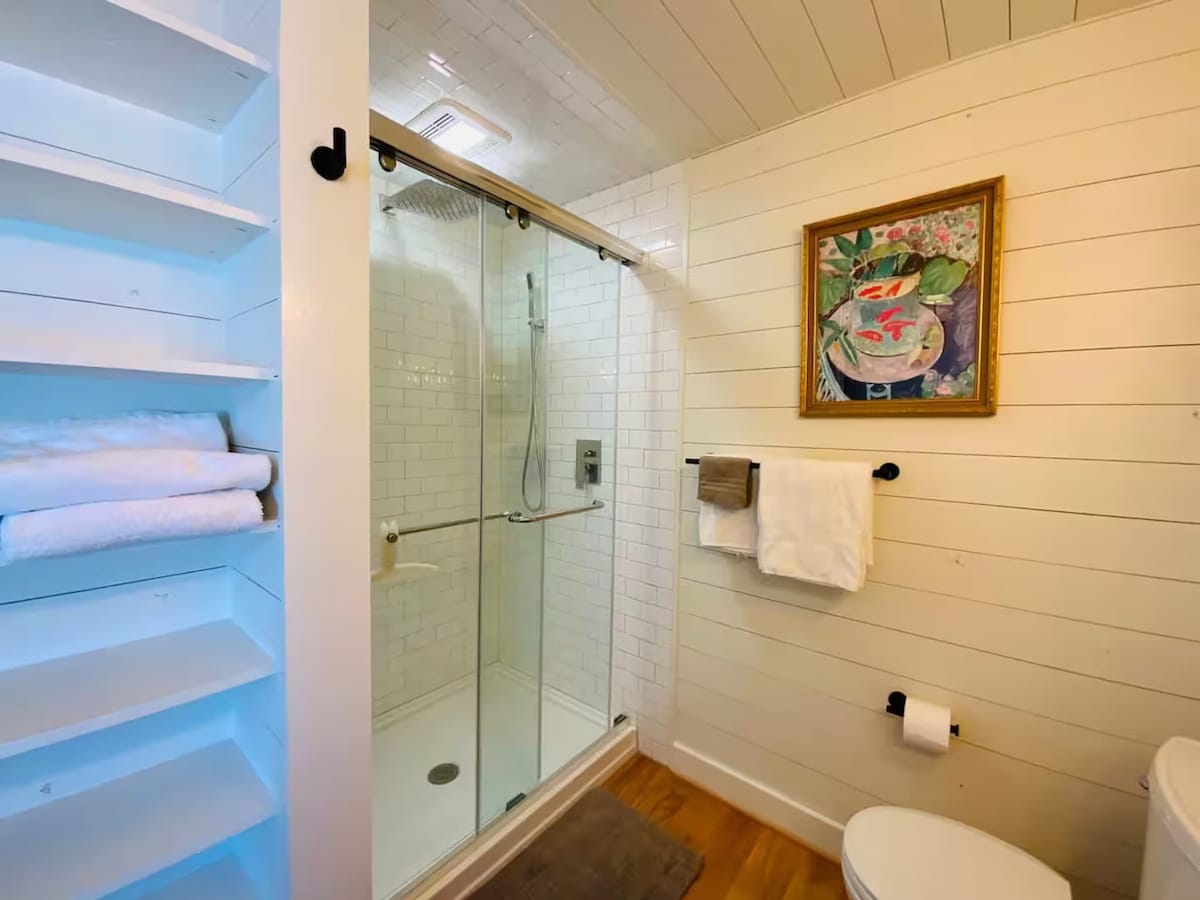 Aftonshire Cottage - vacation rental in Charlottesville — photo 14 of 18