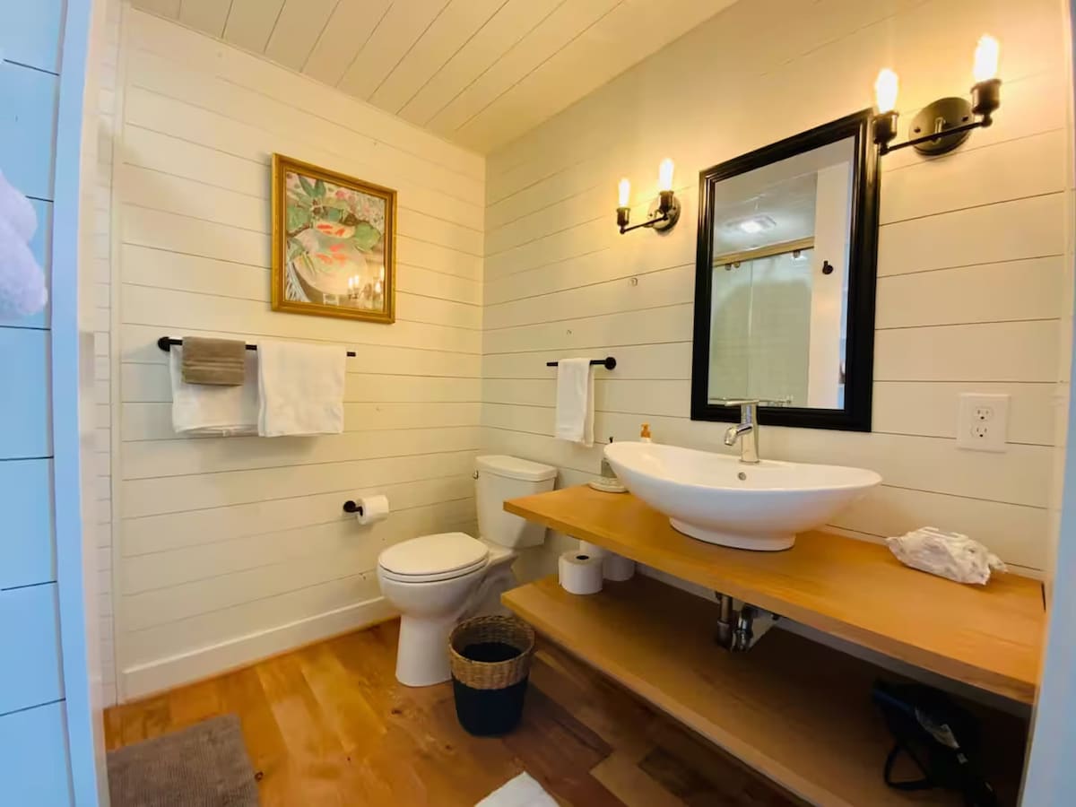 Aftonshire Cottage - vacation rental in Charlottesville — photo 15 of 18