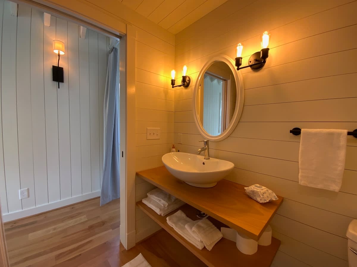 Aftonshire Cottage - vacation rental in Charlottesville — photo 11 of 18