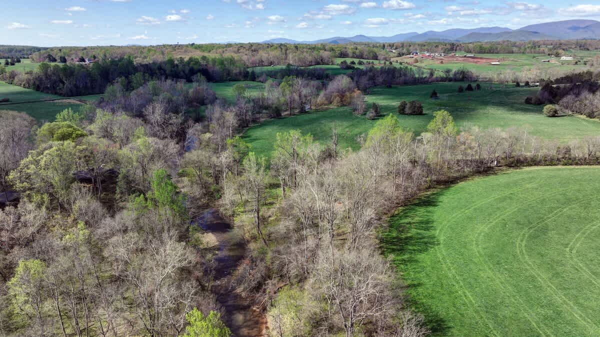 River Ridge Overlook - vacation rental in Charlottesville — photo 82 of 85