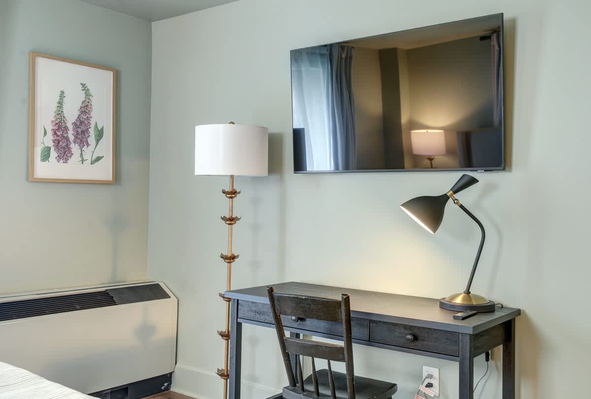 The 200 South St | King Rm 1 - vacation rental in Charlottesville — photo 9 of 36