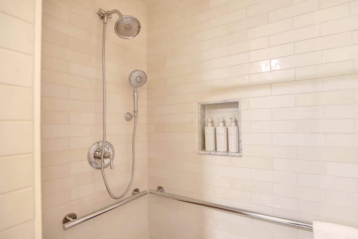 The 200 South St | King Rm 1 - vacation rental in Charlottesville — photo 14 of 36