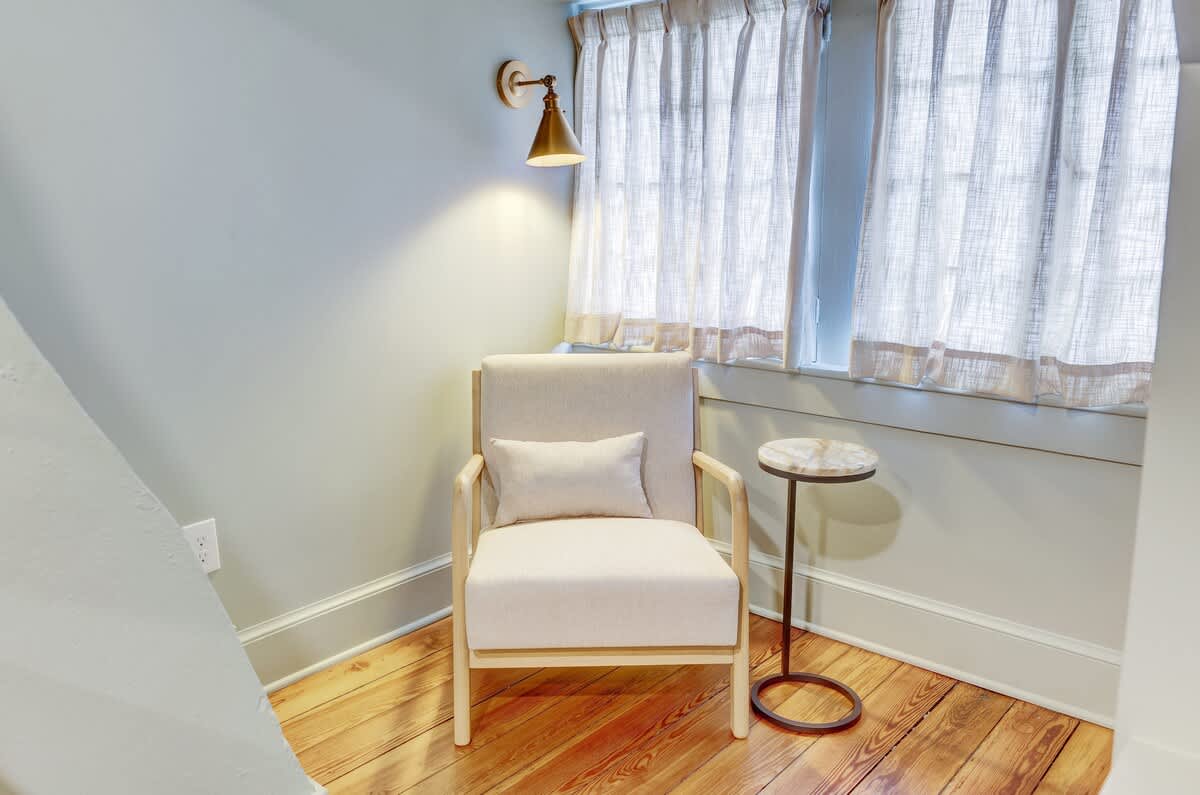 The 200 South St | King Rm 12 - vacation rental in Charlottesville — photo 8 of 33