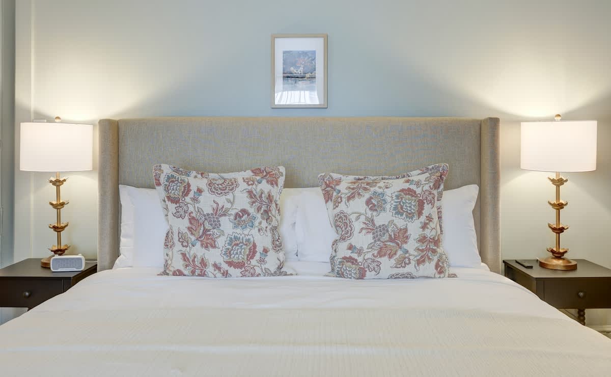 The 200 South St | King Rm 2 - vacation rental in Charlottesville — photo 10 of 31