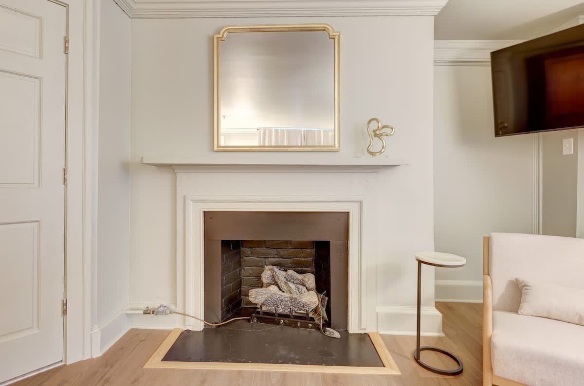 The 200 South St | King Rm 3 - vacation rental in Charlottesville — photo 8 of 31