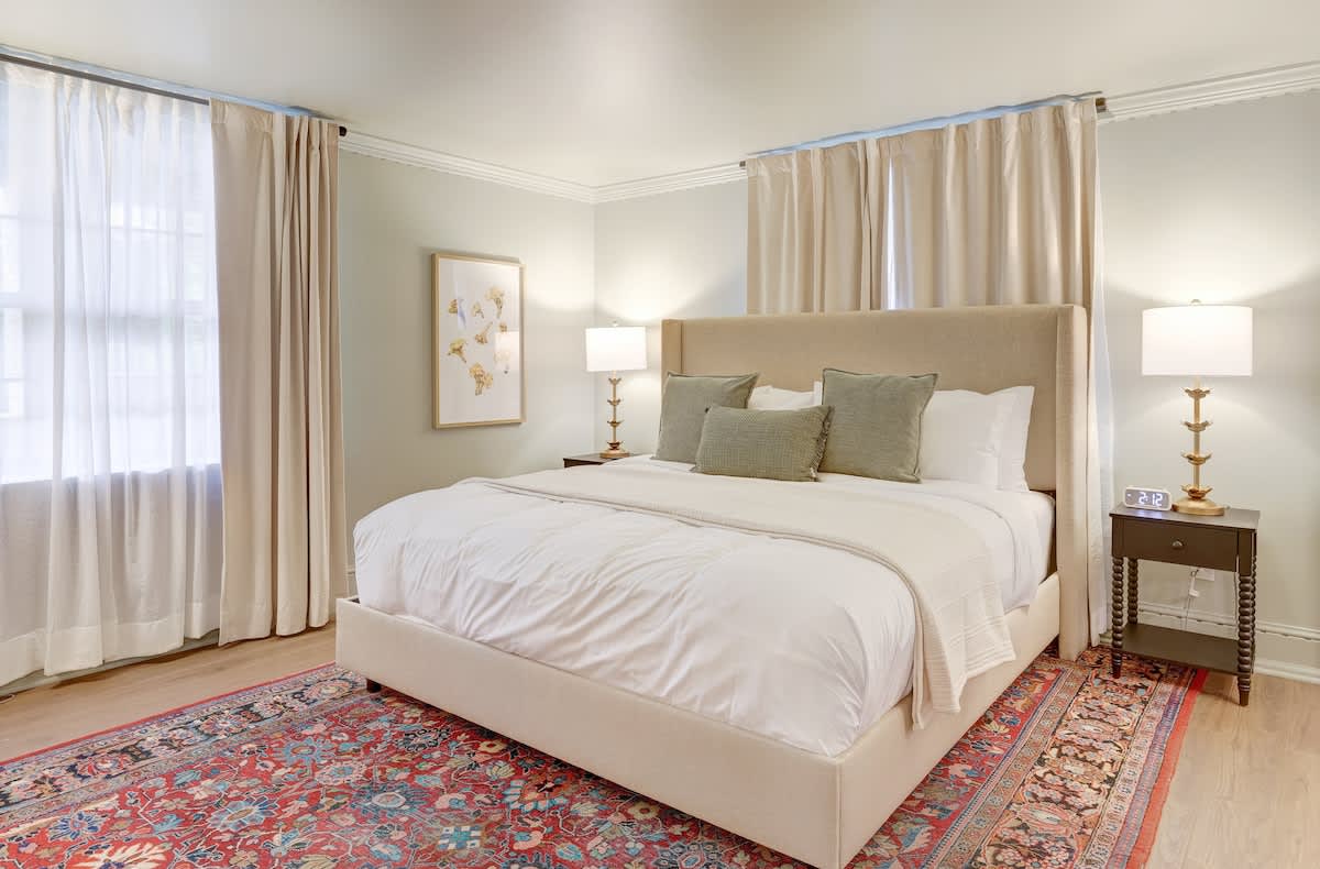 The 200 South St | King Rm 3 - vacation rental in Charlottesville — photo 7 of 31