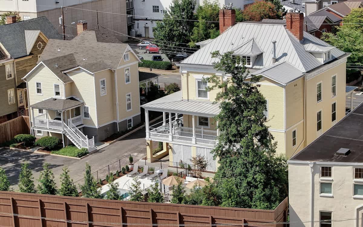 The 200 South St | King Rm 8 - vacation rental in Charlottesville — photo 11 of 32