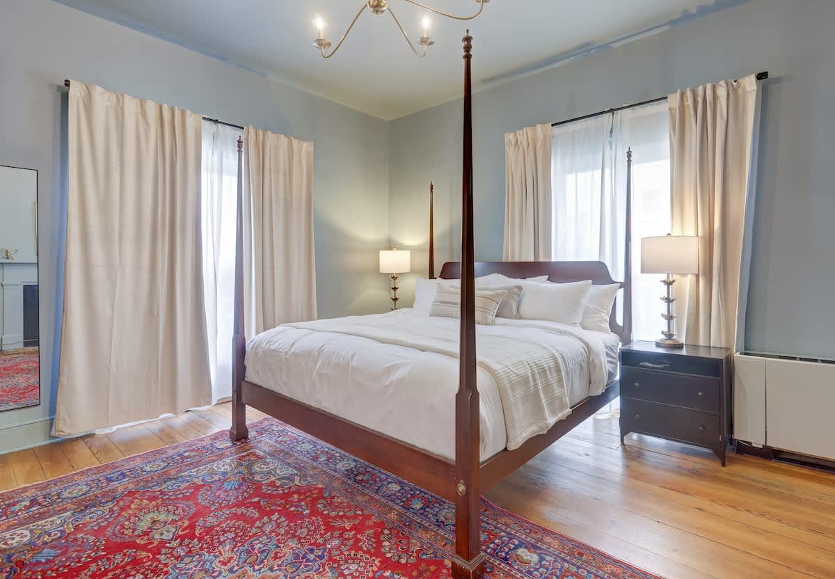 The 200 South St | King Rm 8 - vacation rental in Charlottesville — photo 2 of 32