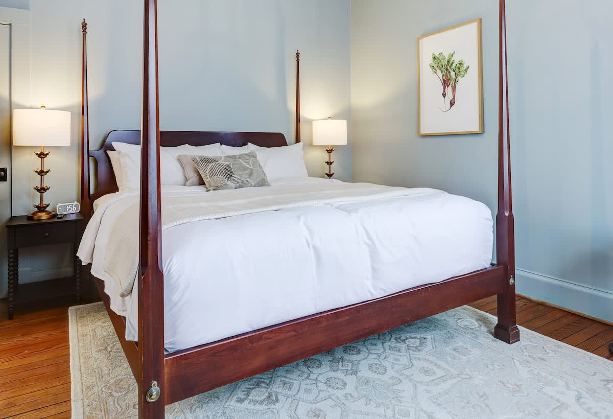 The 200 South St | King Rm 17 - vacation rental in Charlottesville — photo 2 of 32