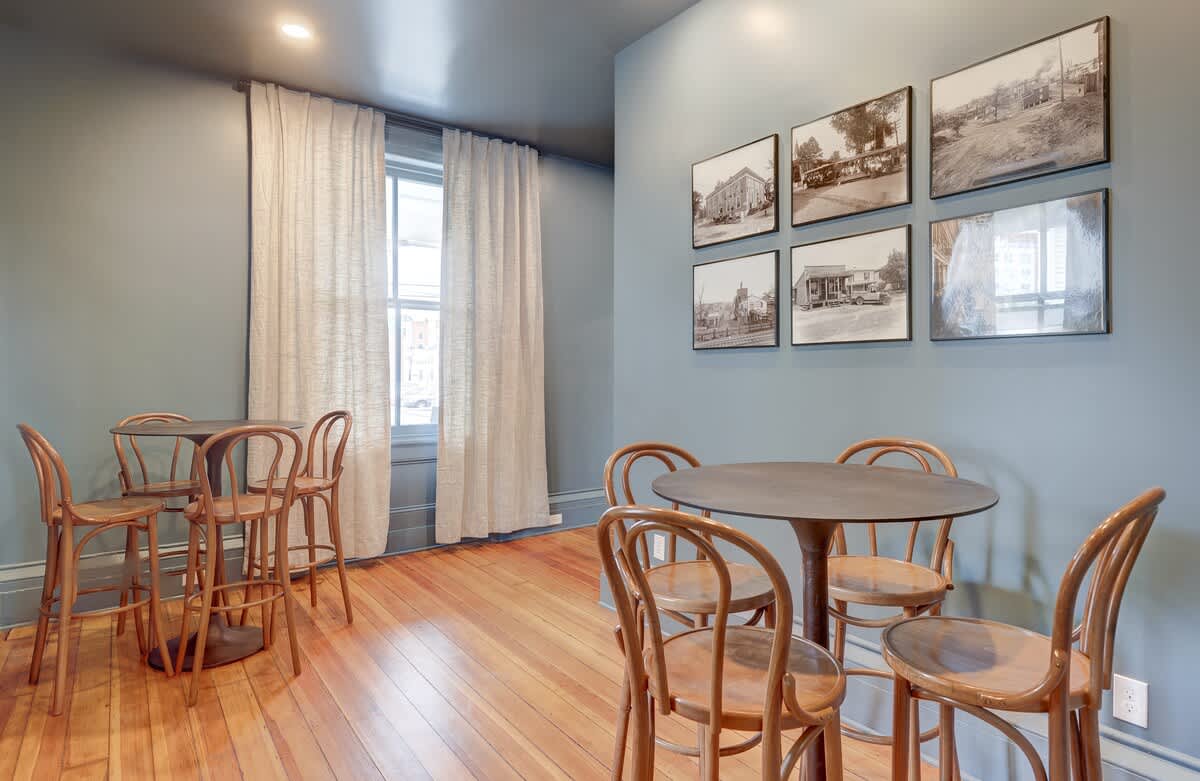 The 200 South St | King Rm 21 - vacation rental in Charlottesville — photo 10 of 32