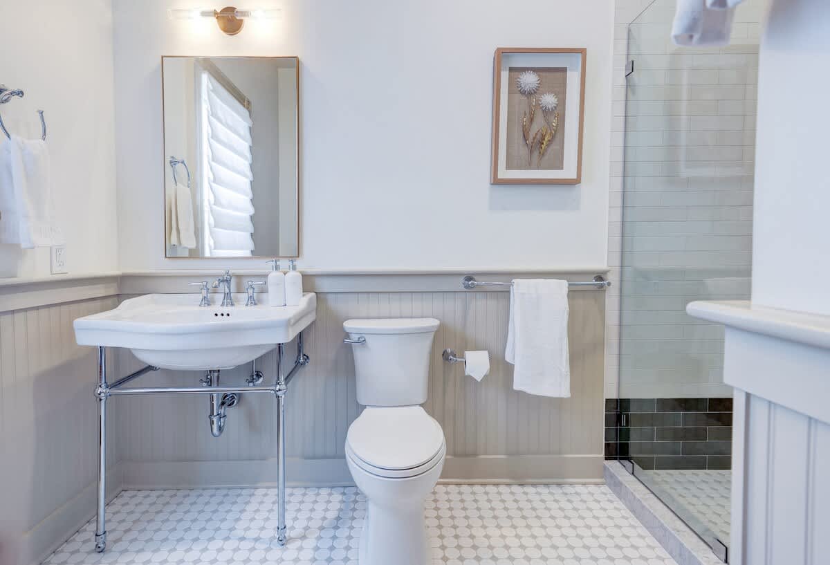 The 200 South St | King Rm 22 - vacation rental in Charlottesville — photo 7 of 35
