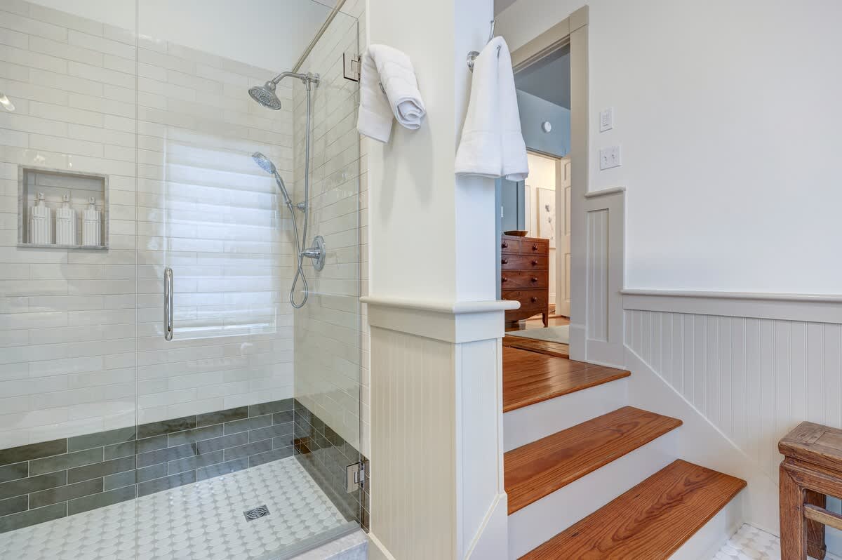 The 200 South St | King Rm 22 - vacation rental in Charlottesville — photo 8 of 35
