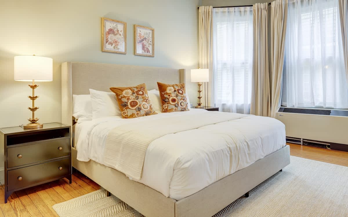 The 200 South St | King Ste 20 - vacation rental in Charlottesville — photo 1 of 29