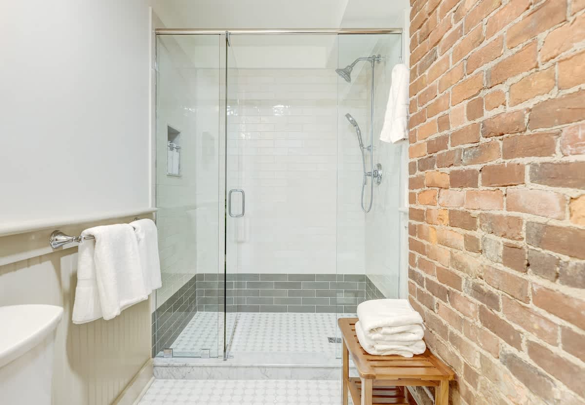 The 200 South St | Queen Rm 15 - vacation rental in Charlottesville — photo 7 of 33