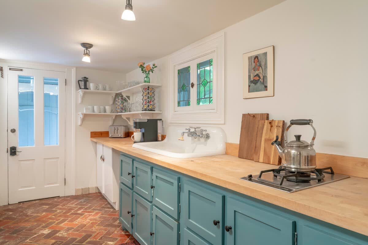 High Street Inn Ridge Room - vacation rental in Charlottesville — photo 15 of 24