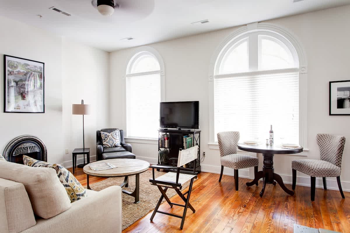 Old Met #306 - vacation rental in Charlottesville — photo 1 of 23