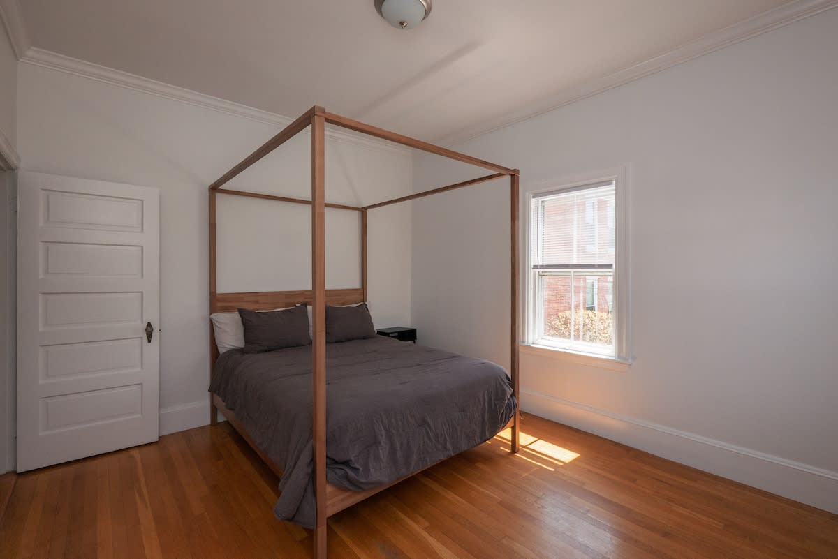 Cozy Two-Bedroom Apartment with Parking