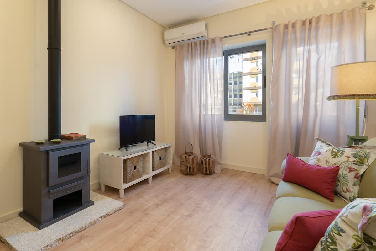 Gaya Avenue 102 - Flat w/ Balcony