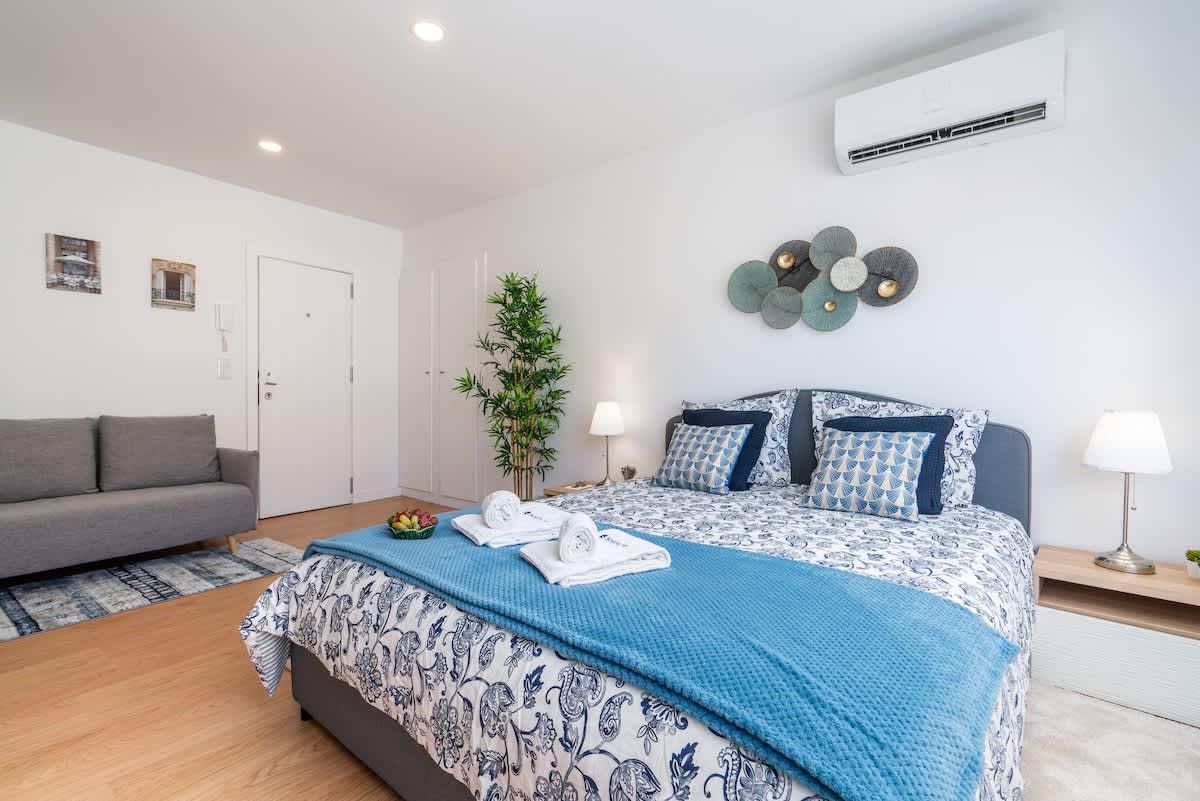 Comfy Sunny Flat | Prime Location by HostWise
