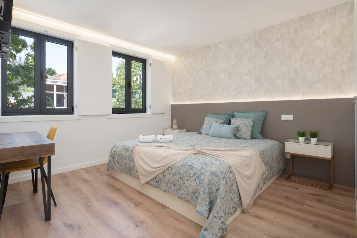 Elegant Design Flat | Ace Location by HostWise