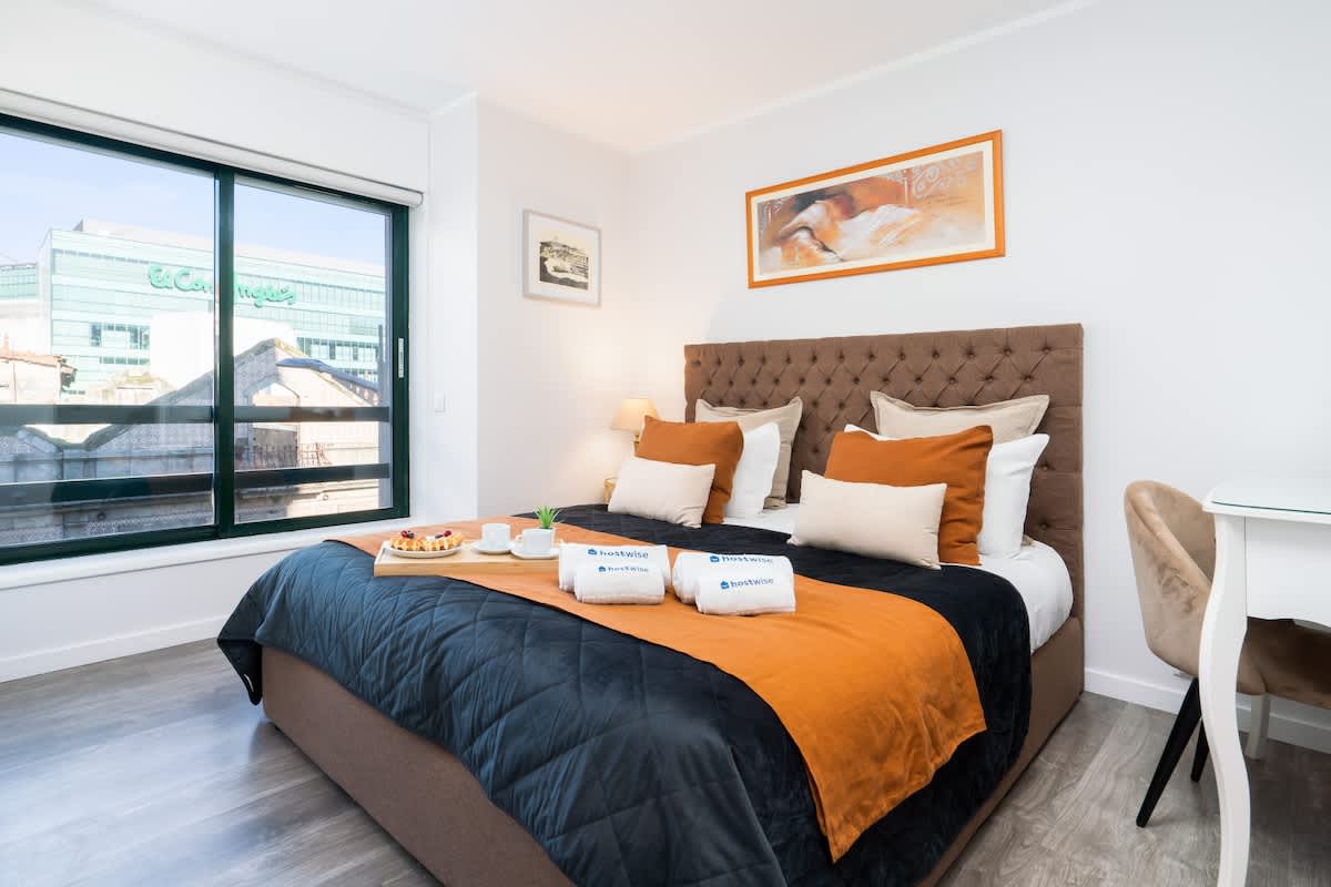 Elegant Flat w/ Balcony | Ace Location by HostWise