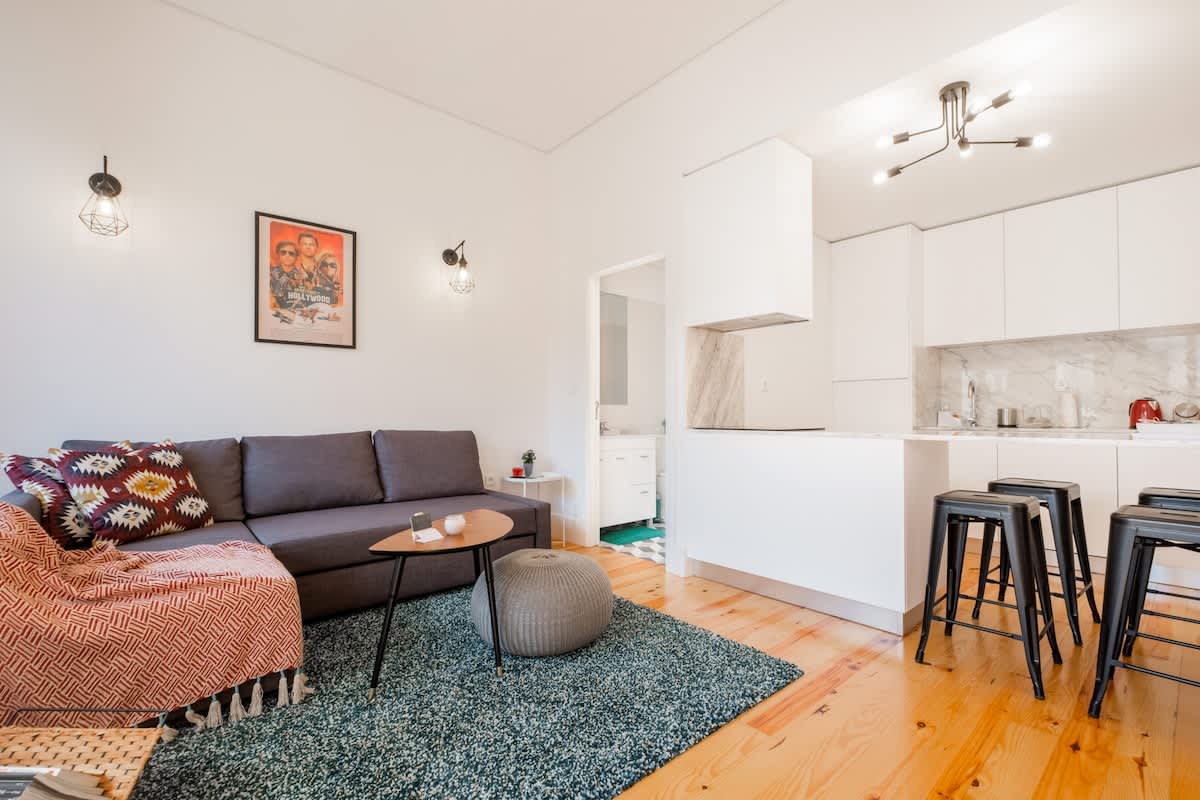 Sunny Downtown Apartment by HostWise