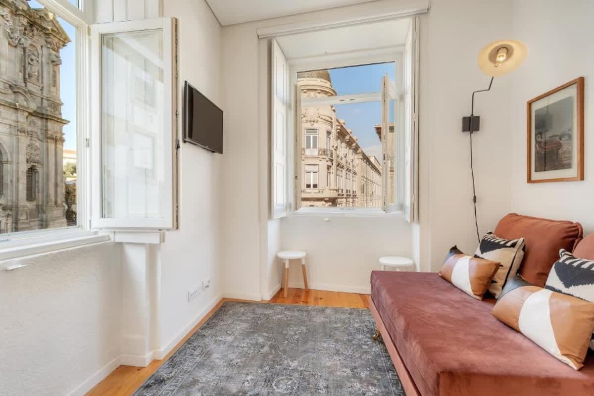 3 Central Flats w/ Balcony | Clérigos by HostWise