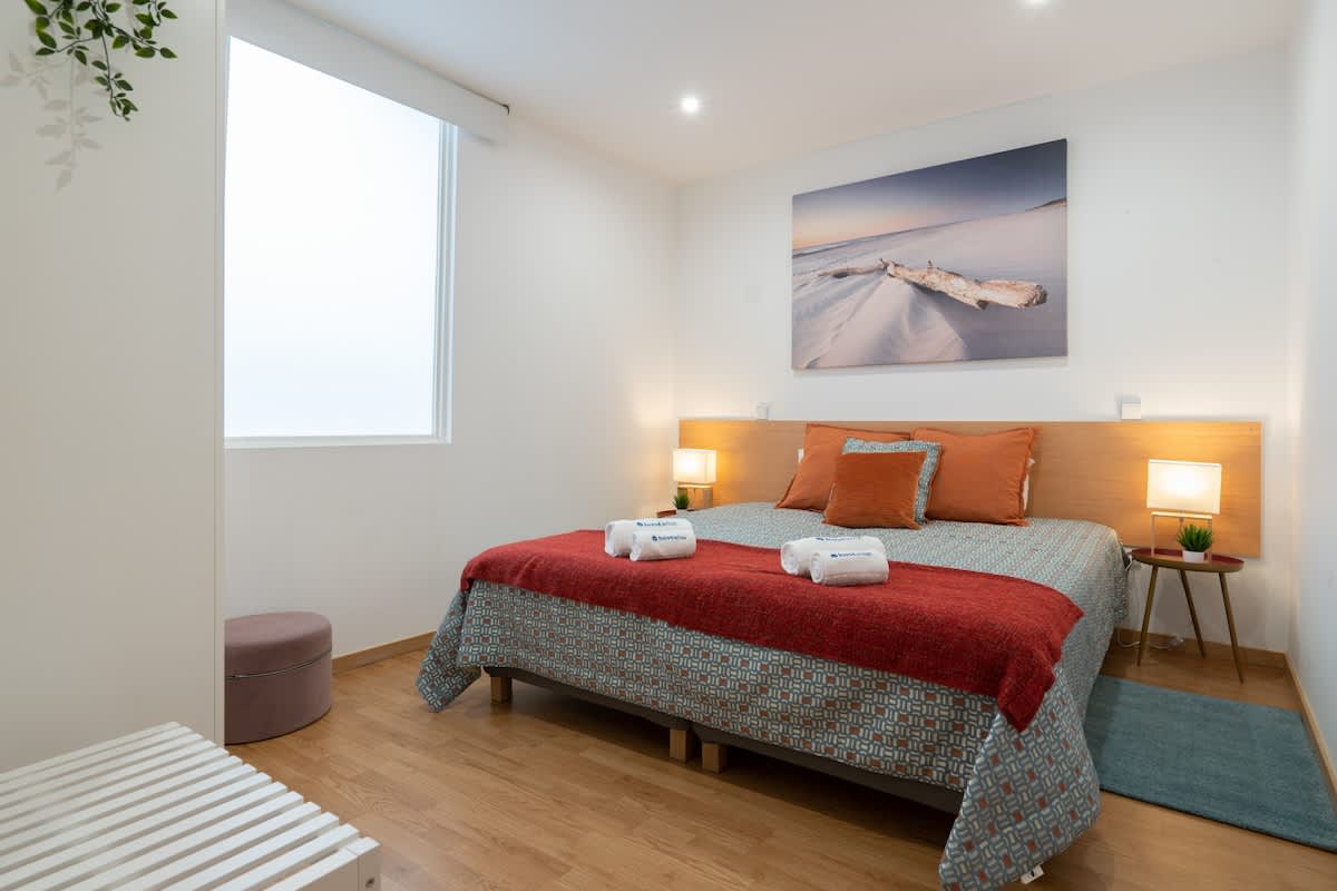 Classic Cozy Flat w/ Prime Location by HostWise