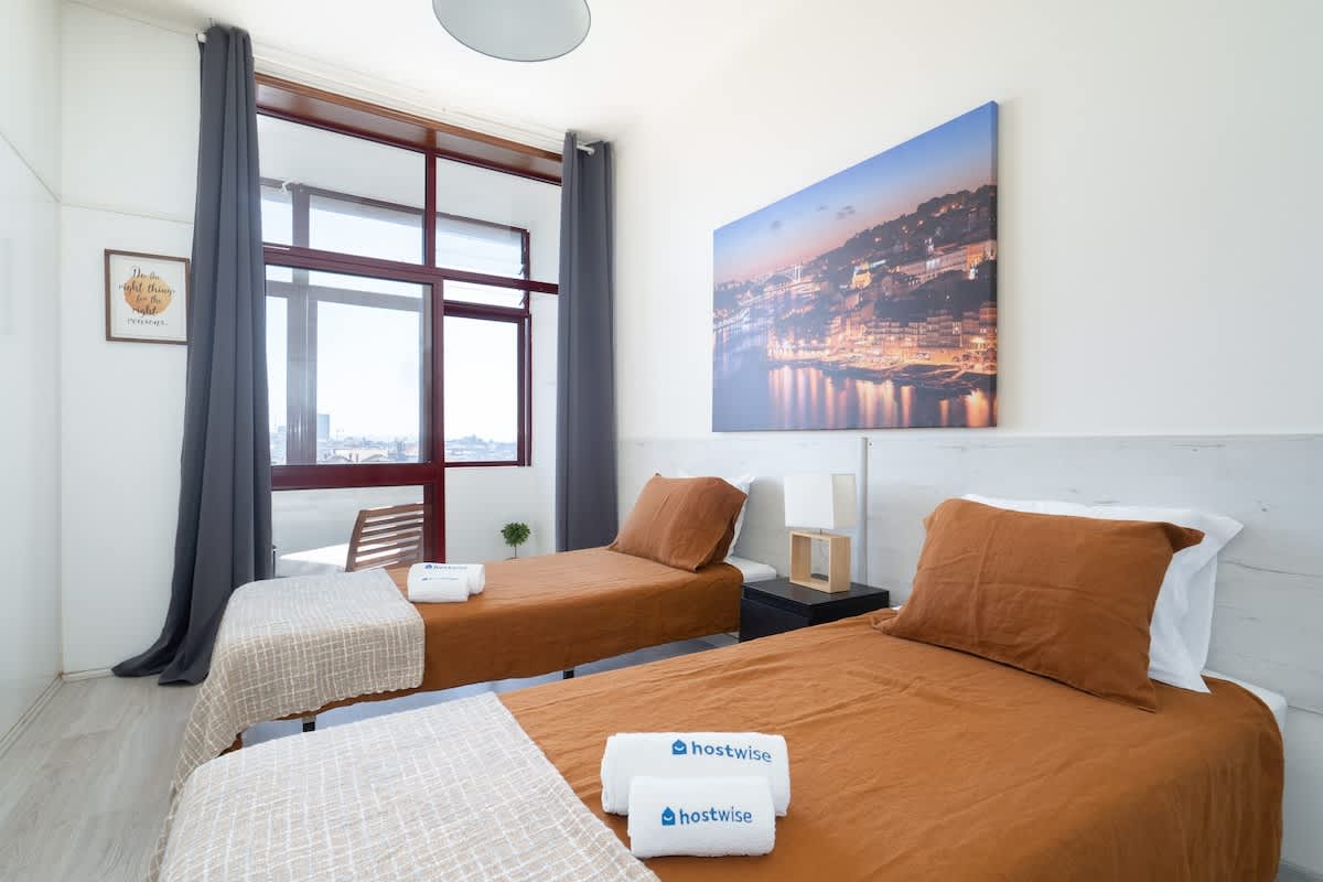 Great Two Bedroom Flat by HostWise