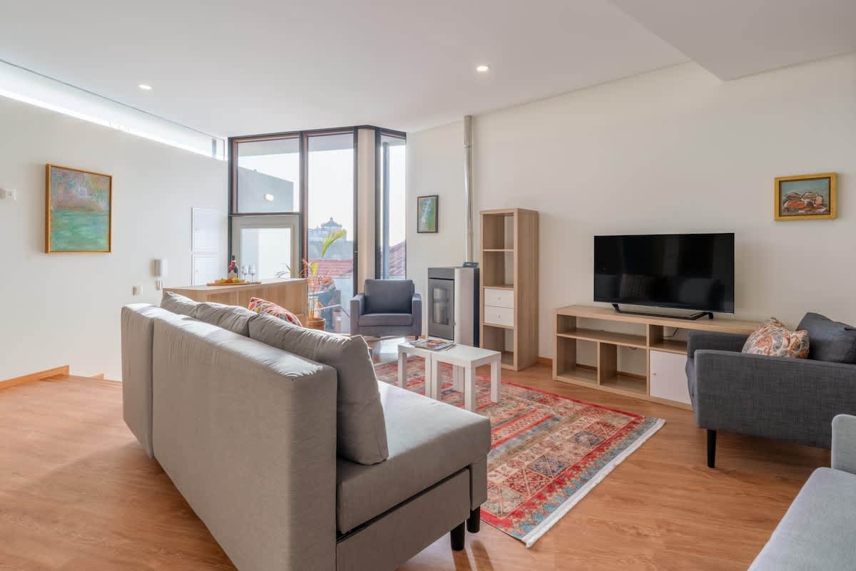Bright House w/ D. Luís Bridge View by HostWise