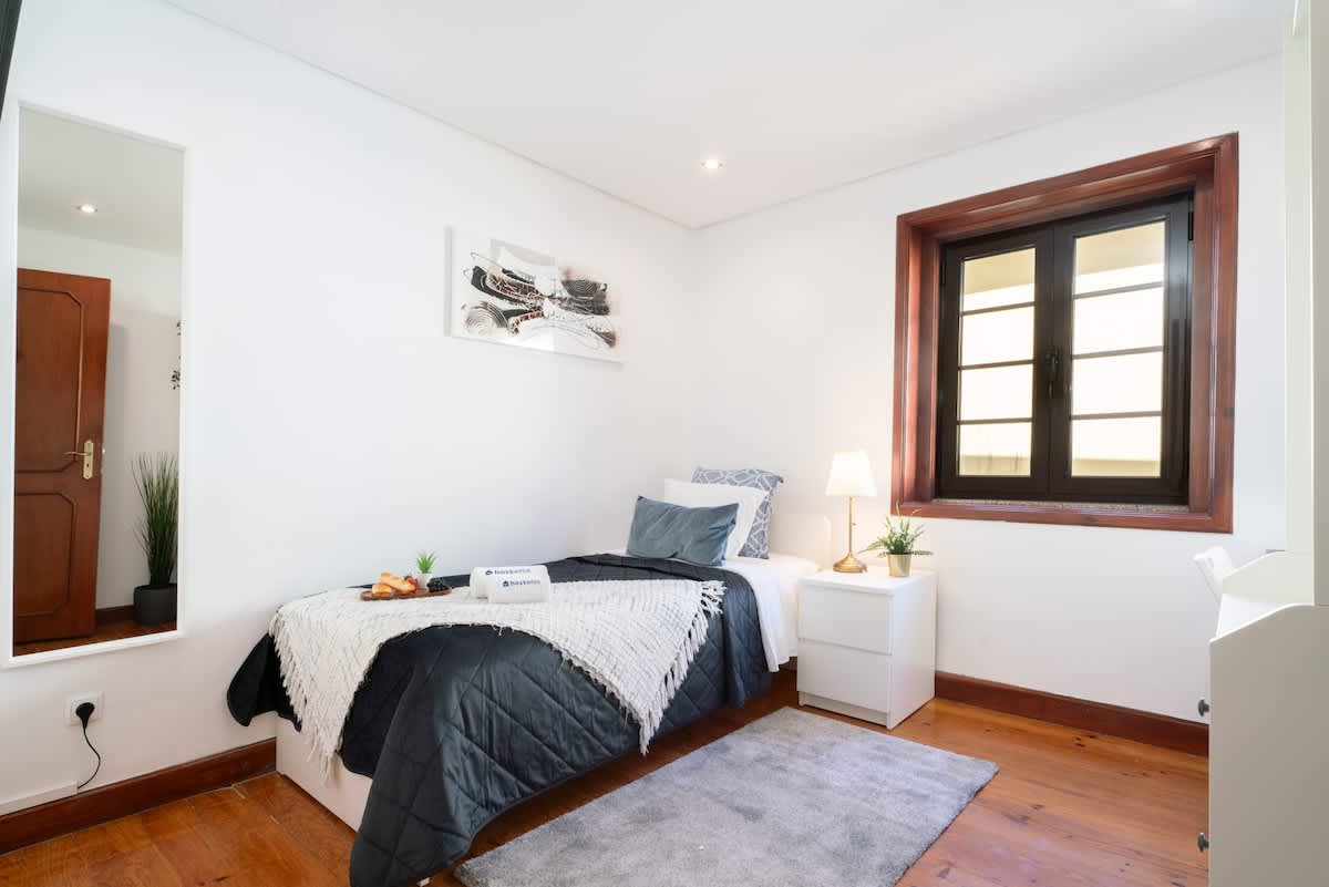 Charming Cozy Room 2 By HostWise