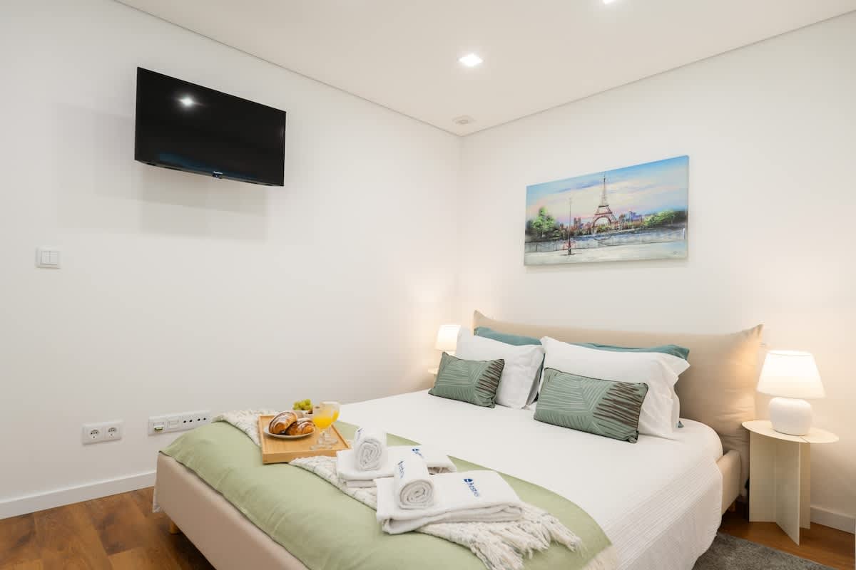 Cozy Studio near the Beach by HostWise