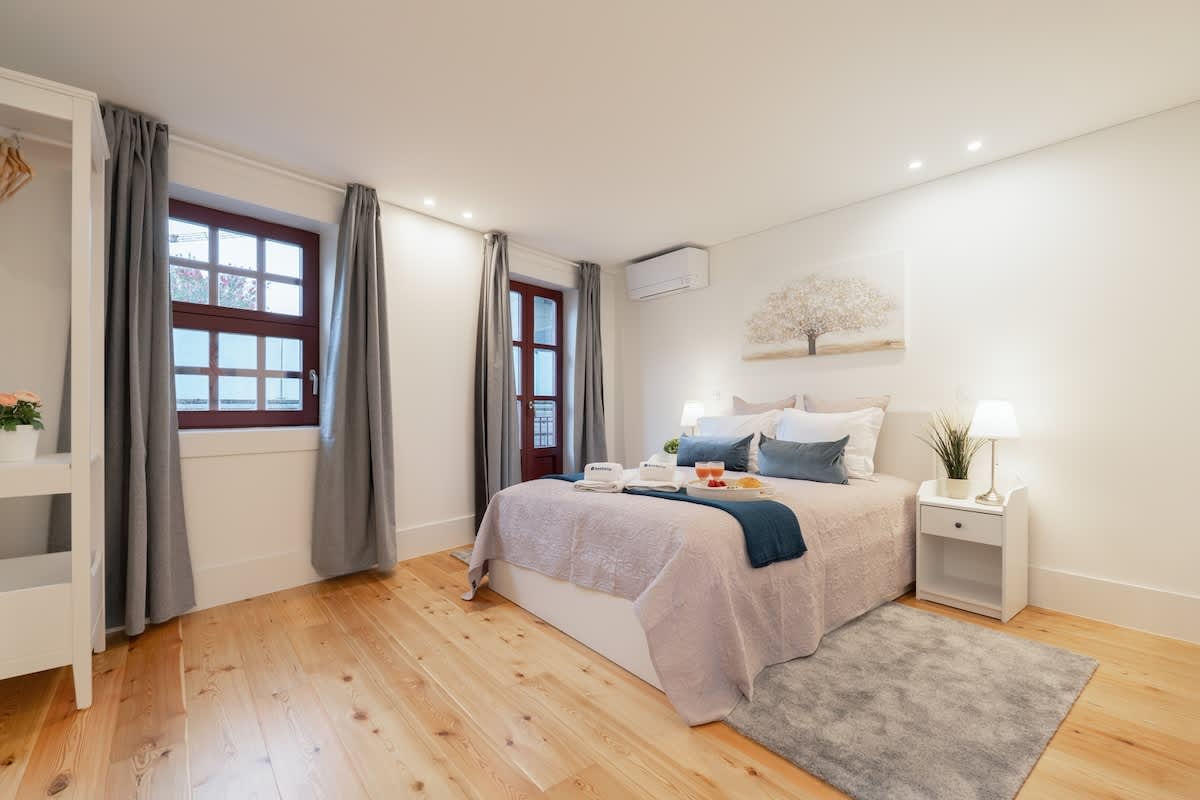 Sunny Flat w/ Balcony by Host Wise