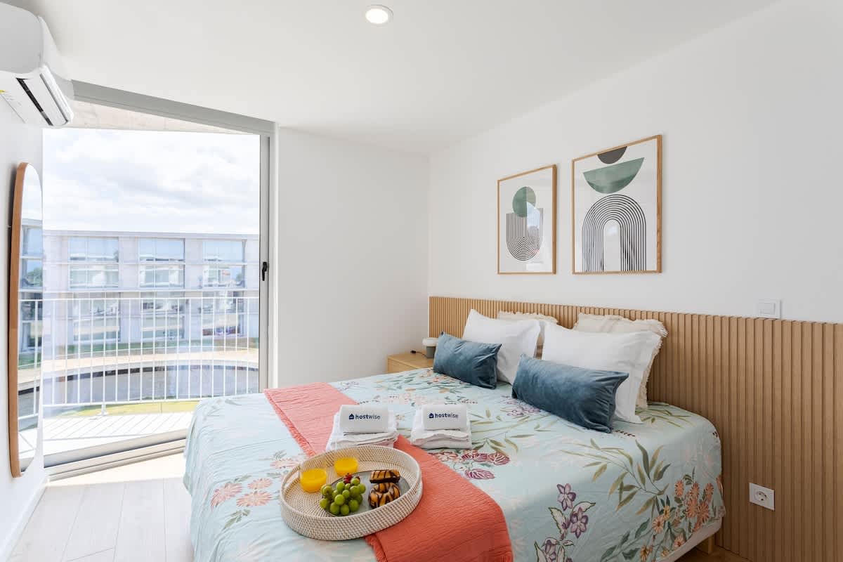 Bright Flat with Balcony and Garage by HostWise