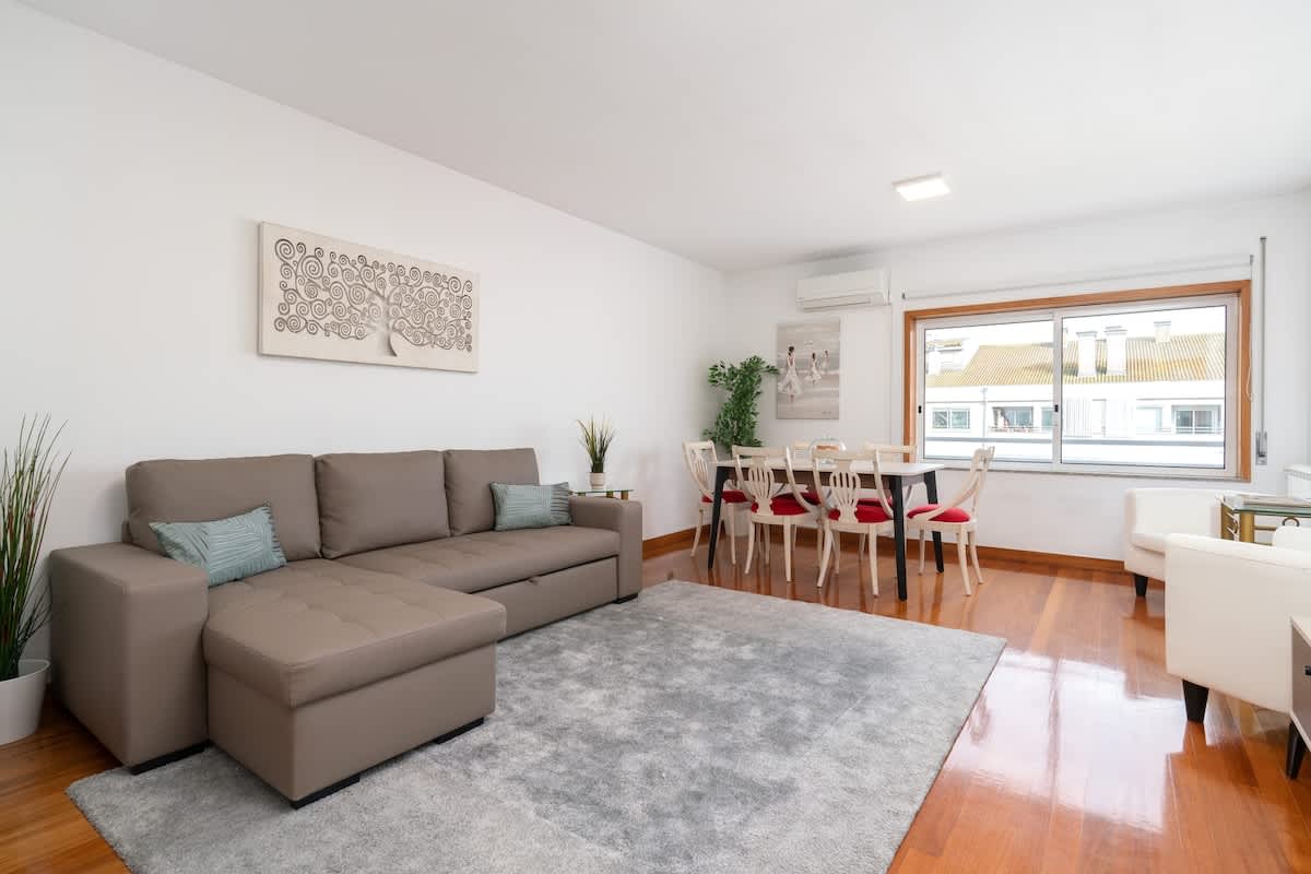 Spacious Escape Near the Beach by Host Wise