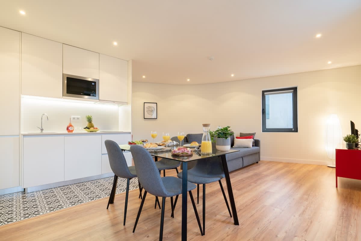 Riverside Cellar-View Twin Studios by HostWise