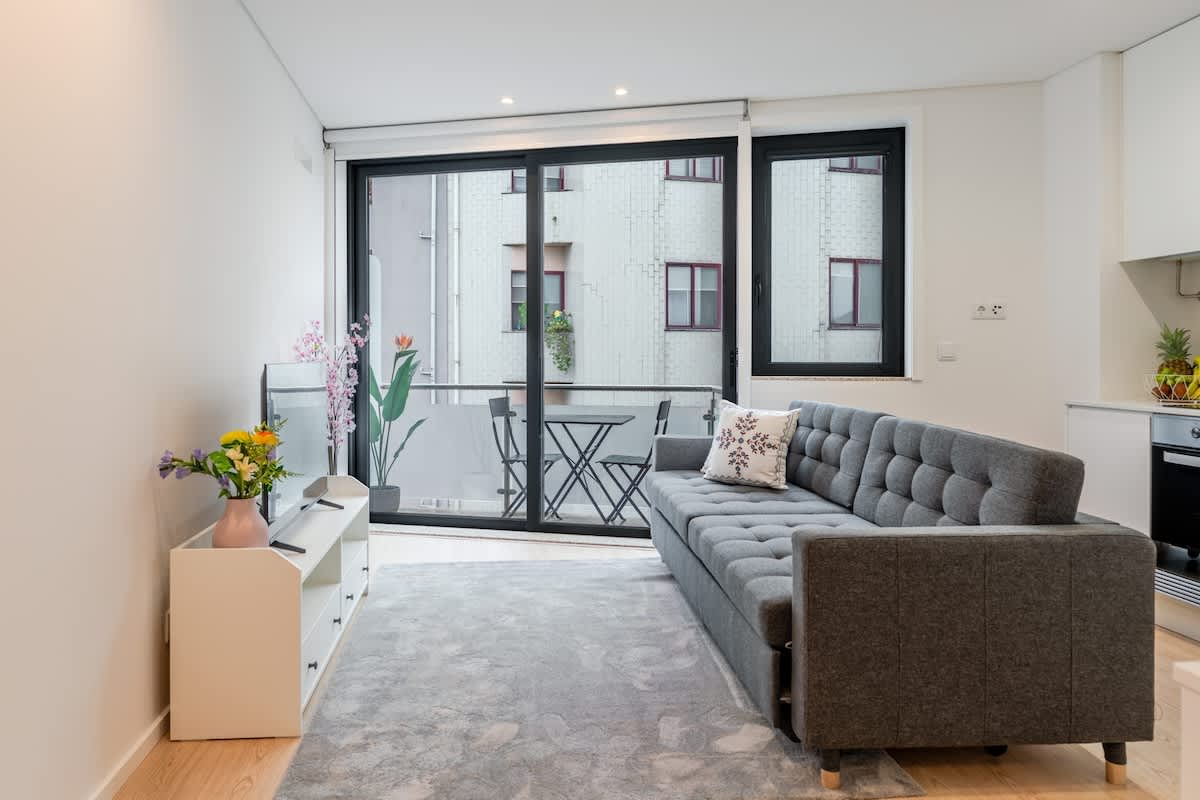 Balcony Studios & Parking in Leça by HostWise