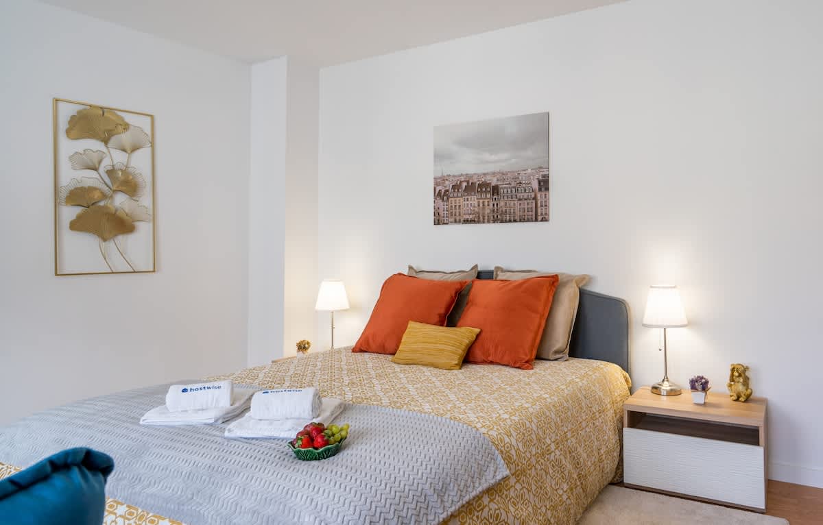 Sunny Comfy Flat | Prime Location by HostWise