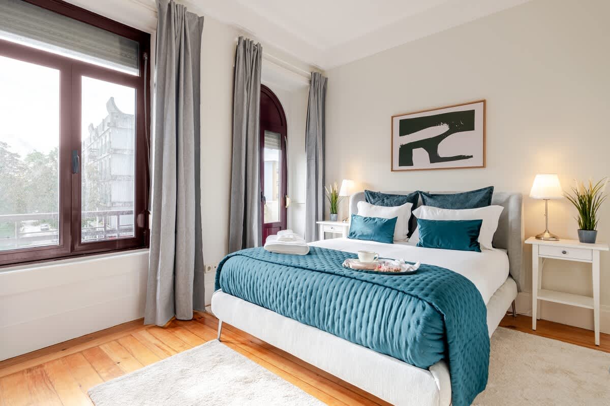 Modern & Cozy Flat with Workspace by HostWise