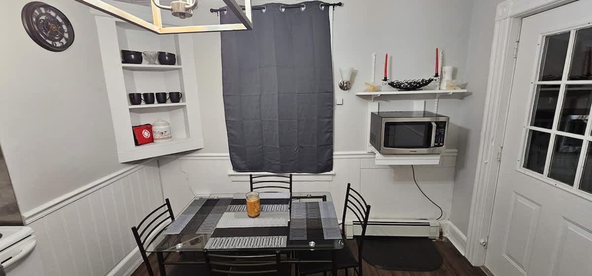 Kitchen and Dining Table — photo 3