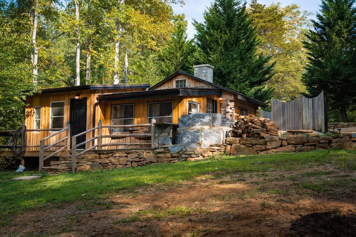 Hawthorne Cabin ~ NEW ~ Romantic ~ Unique ~ Serene — Nellysford, VA — vacation rental