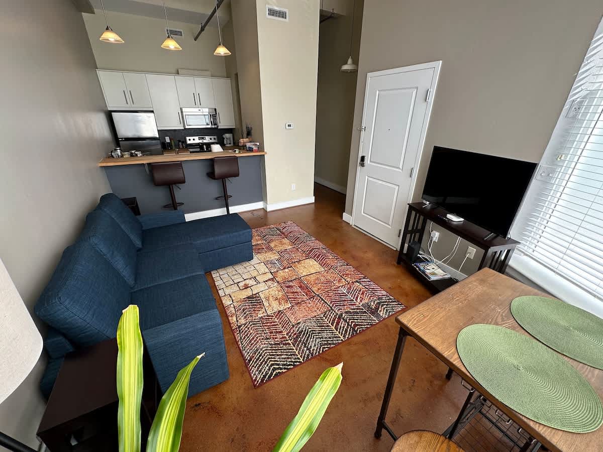 Chic walkable apt with rooftop views — Roanoke, VA — vacation rental