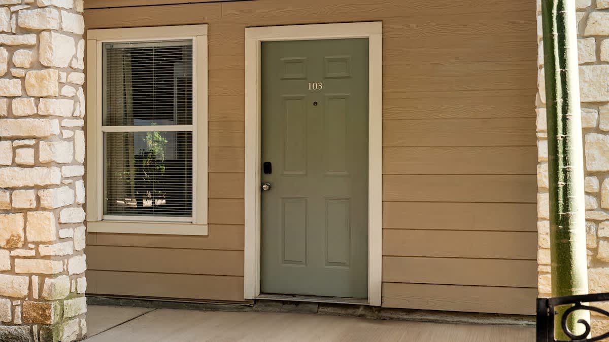Steps from UT  - Restaurants & Shops - Picture 16