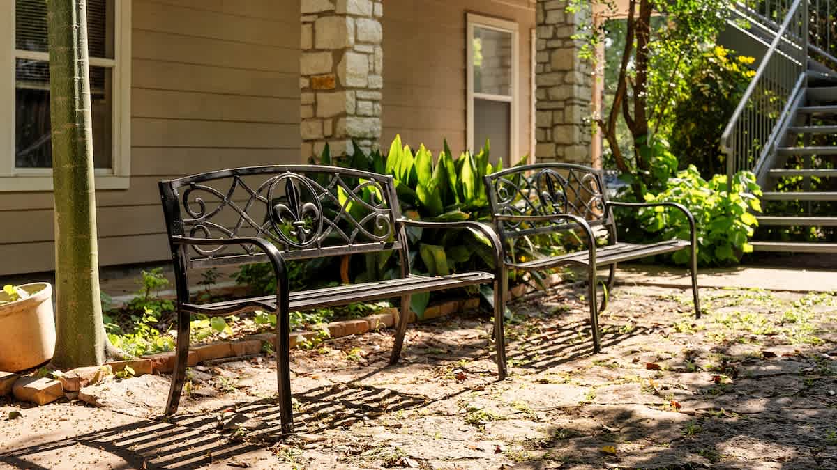 Steps from UT  - Restaurants & Shops - Picture 15