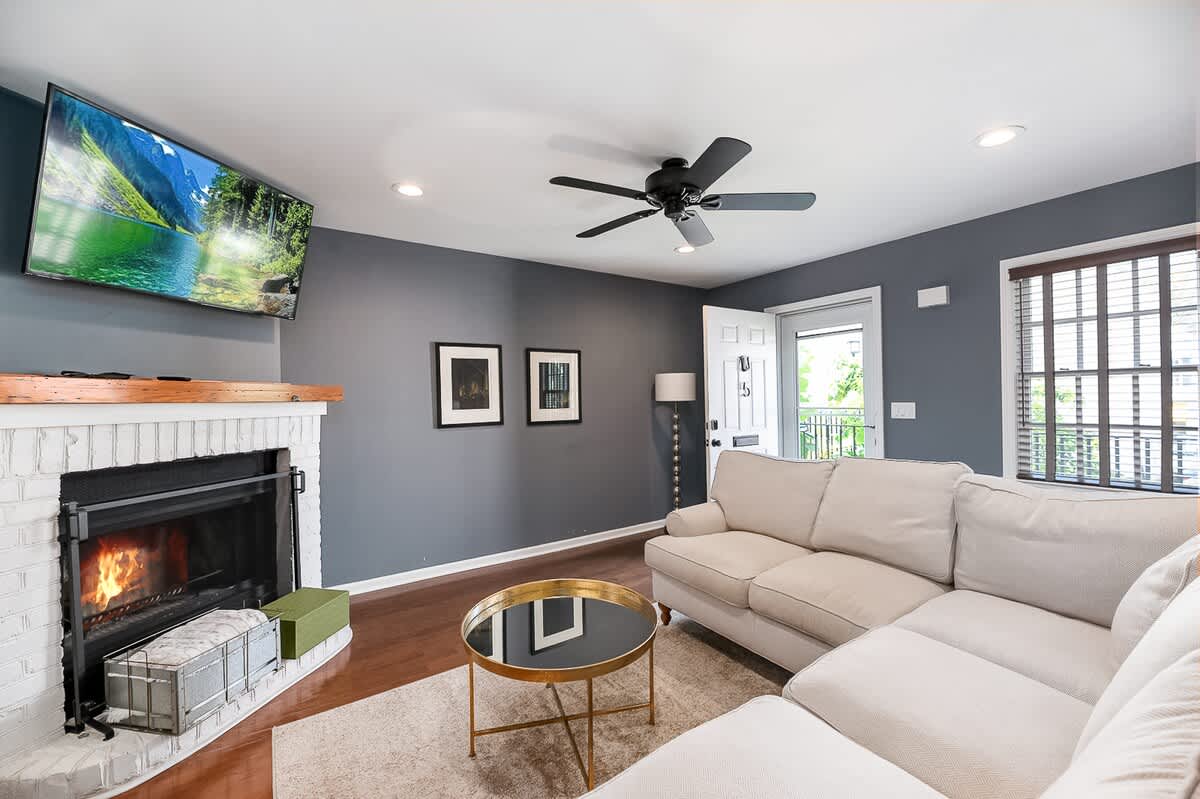 Dreamy Downtown Condo, Near Meeting St & Broad St — Charleston, SC — vacation rental