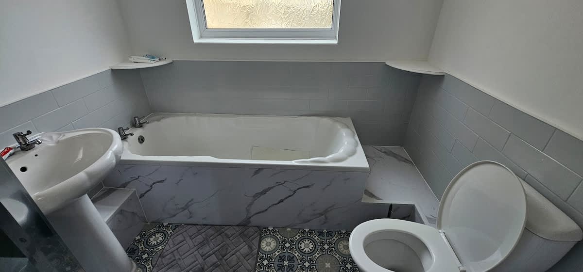 Refurbished 4-Bed Home Near Hospital & Station