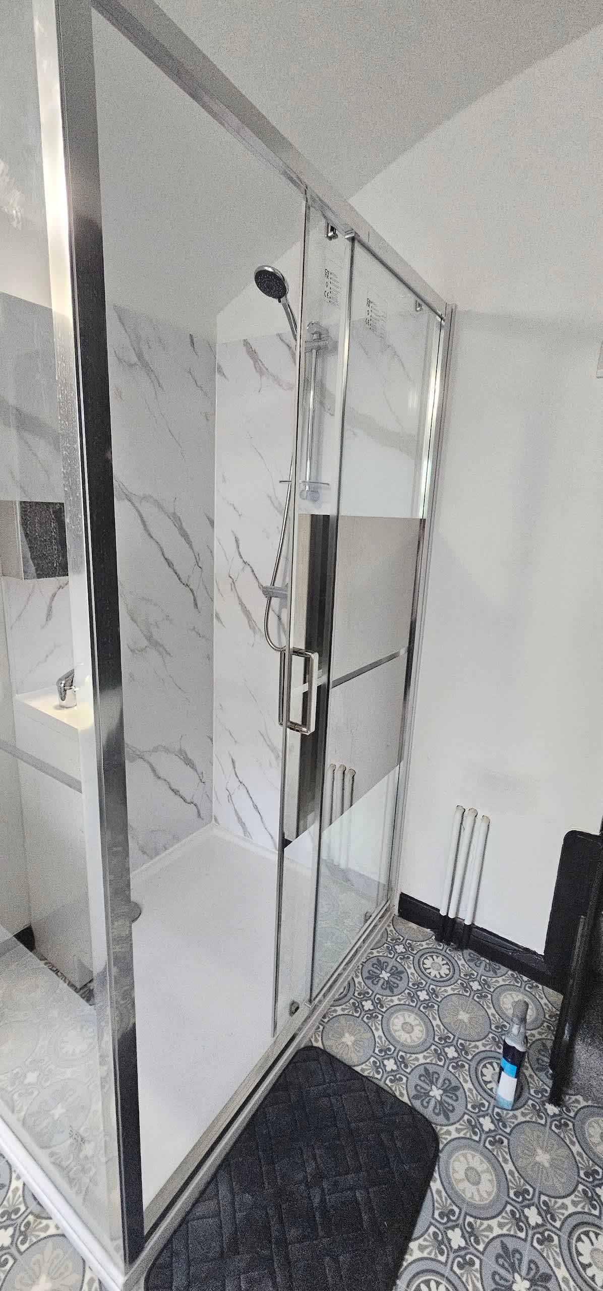 Refurbished 4-Bed Home Near Hospital & Station