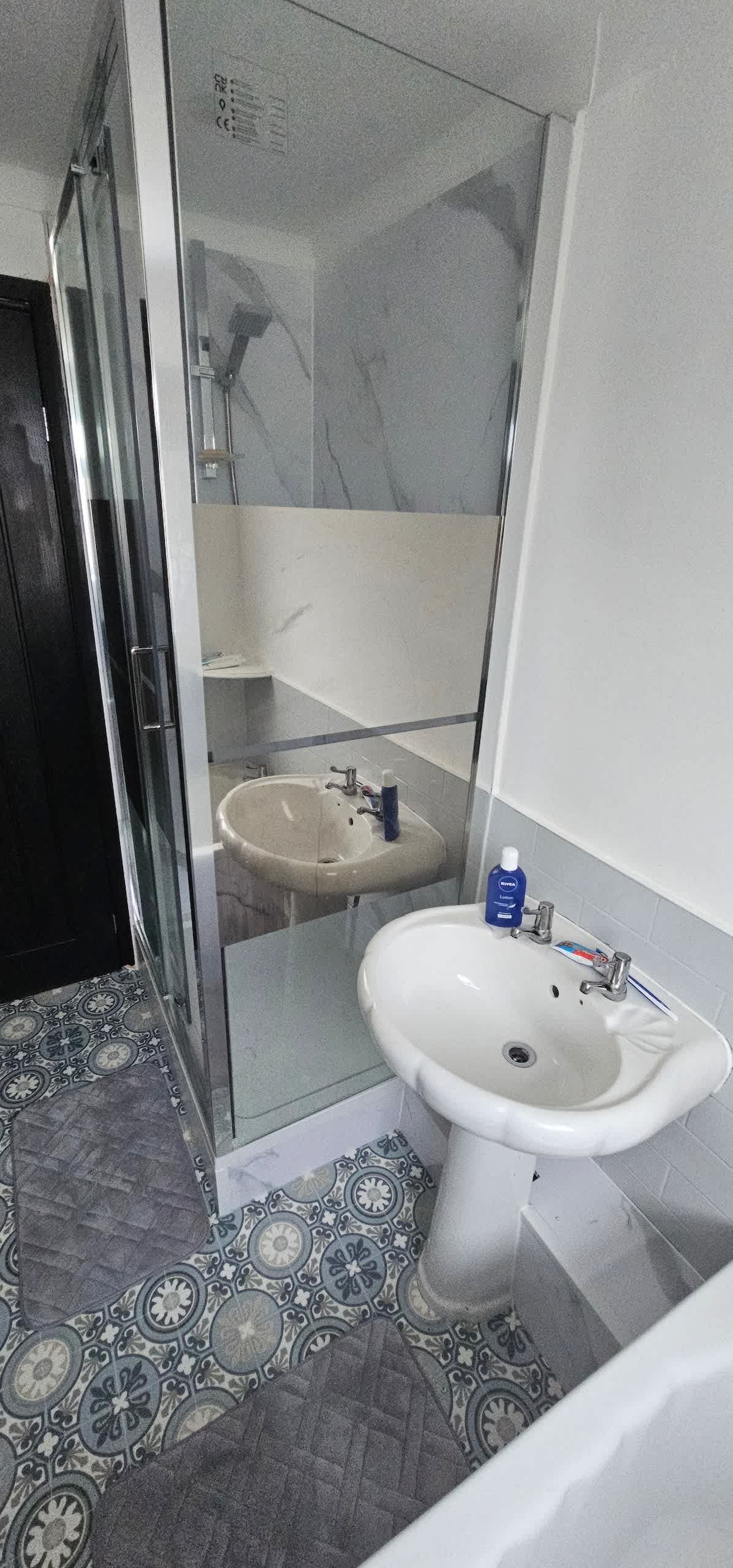 Refurbished 4-Bed Home Near Hospital & Station