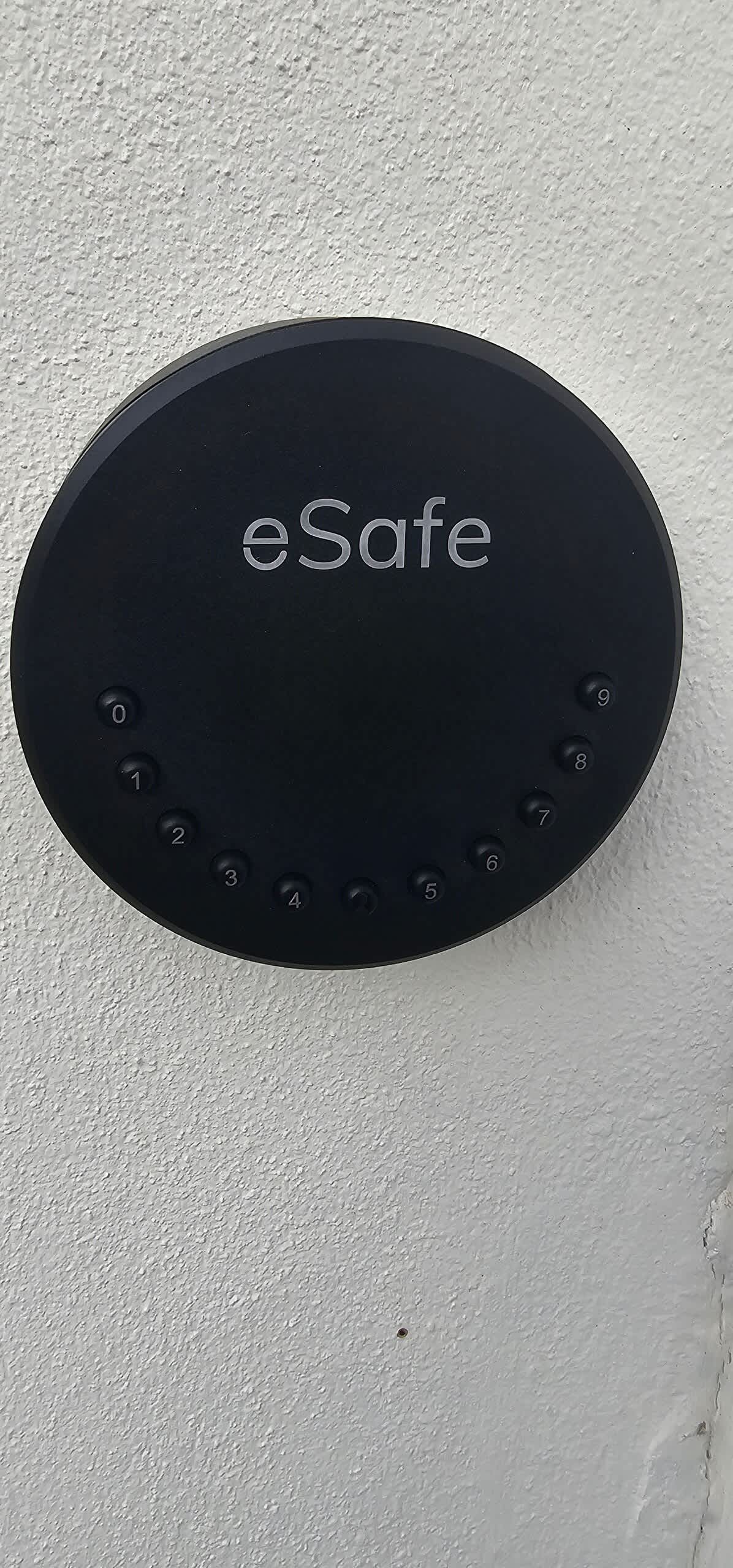 Refurbished 4-Bed Home Near Hospital & Station