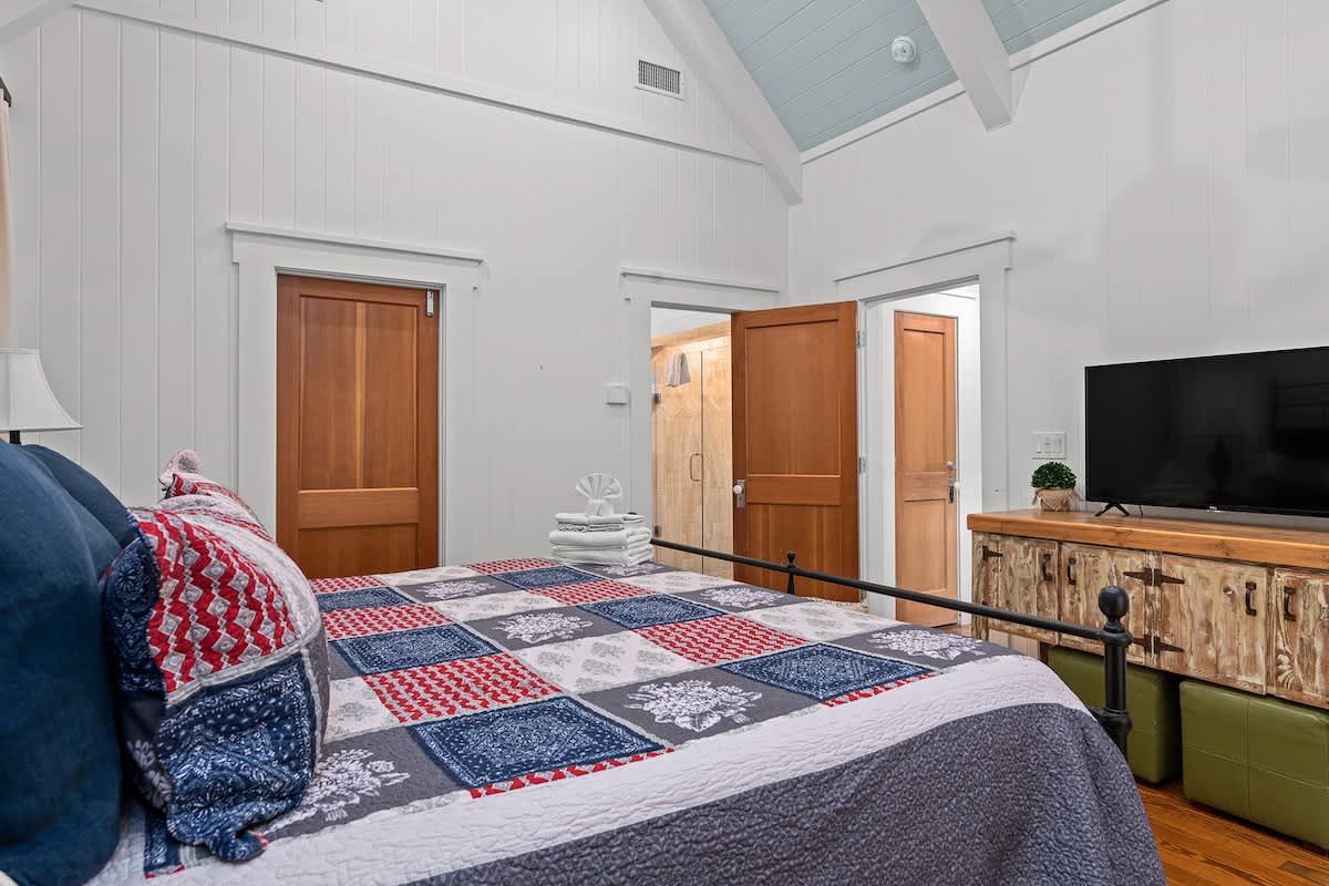 Master bedroom with en-suite bathroom.
